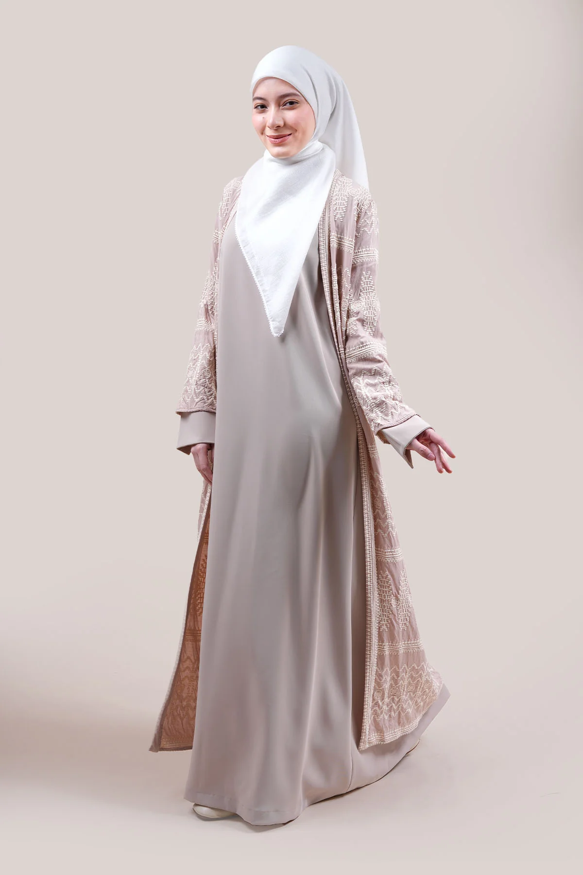 Darasha Embroidery Abaya - Image 3