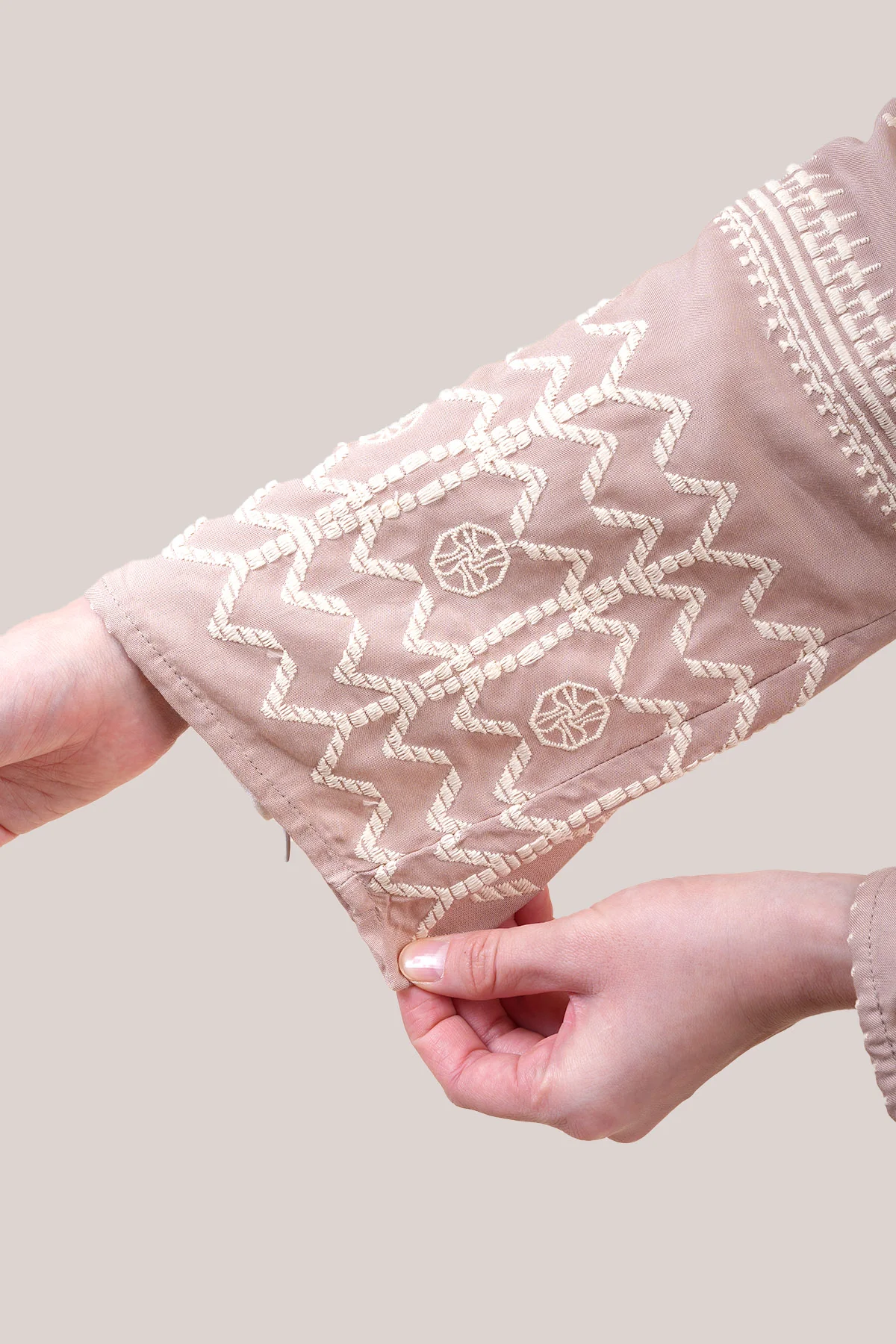 Darasha Embroidery Abaya - Image 4