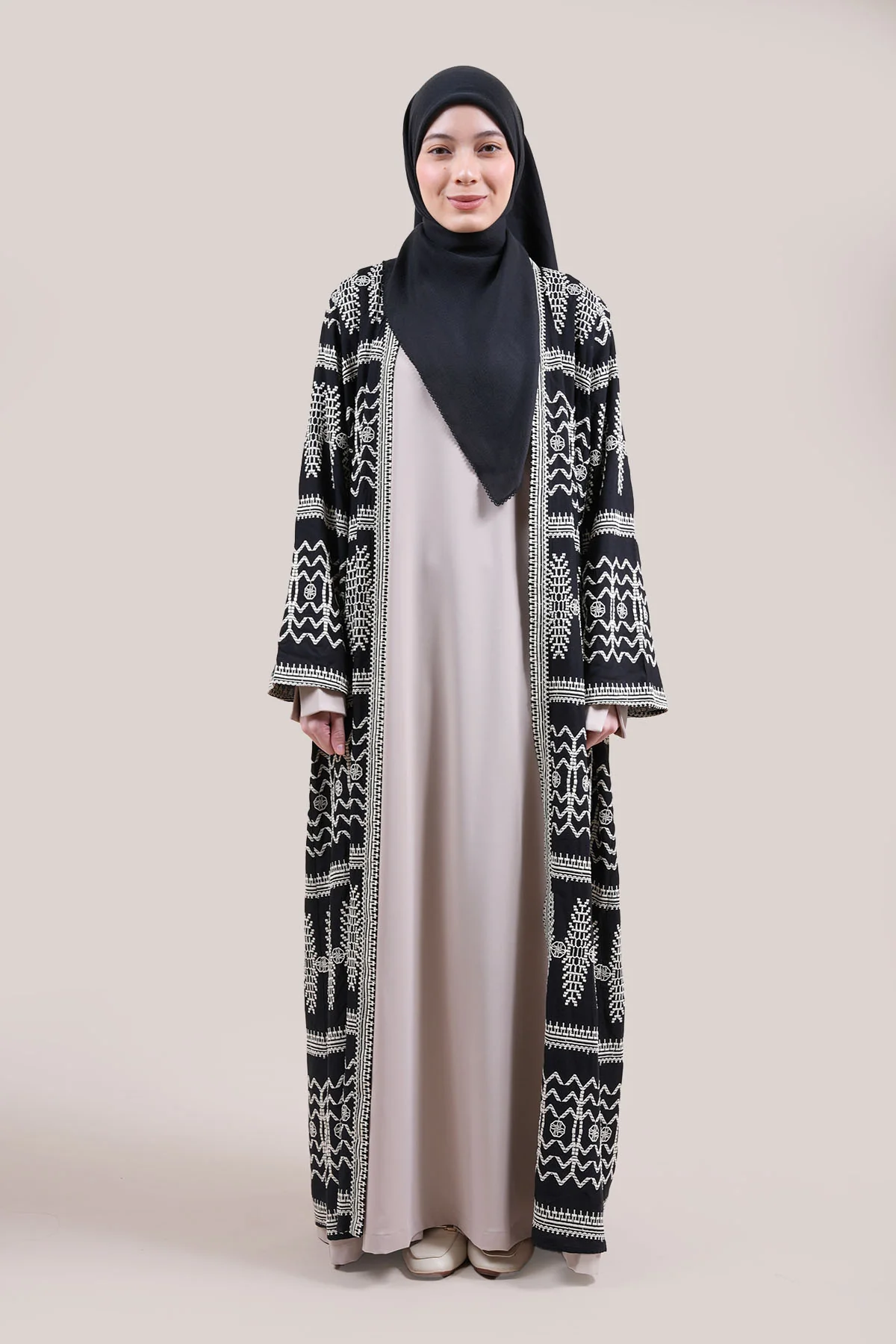 Darasha Embroidery Abaya - Image 7