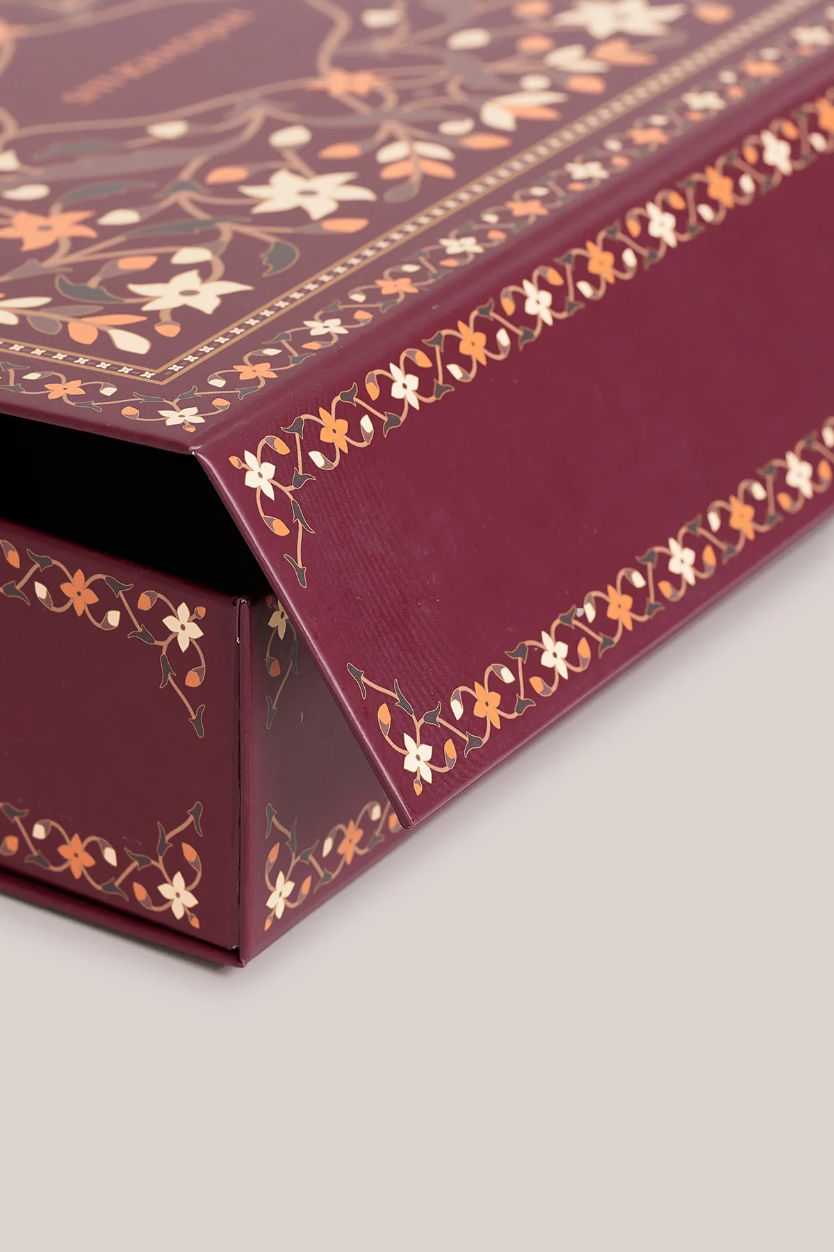 FOC Nazanin Gift Box - Image 4