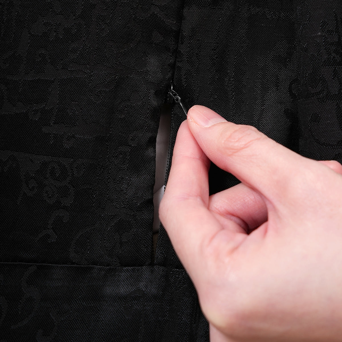 Layira Jacquard Abaya - Image 10
