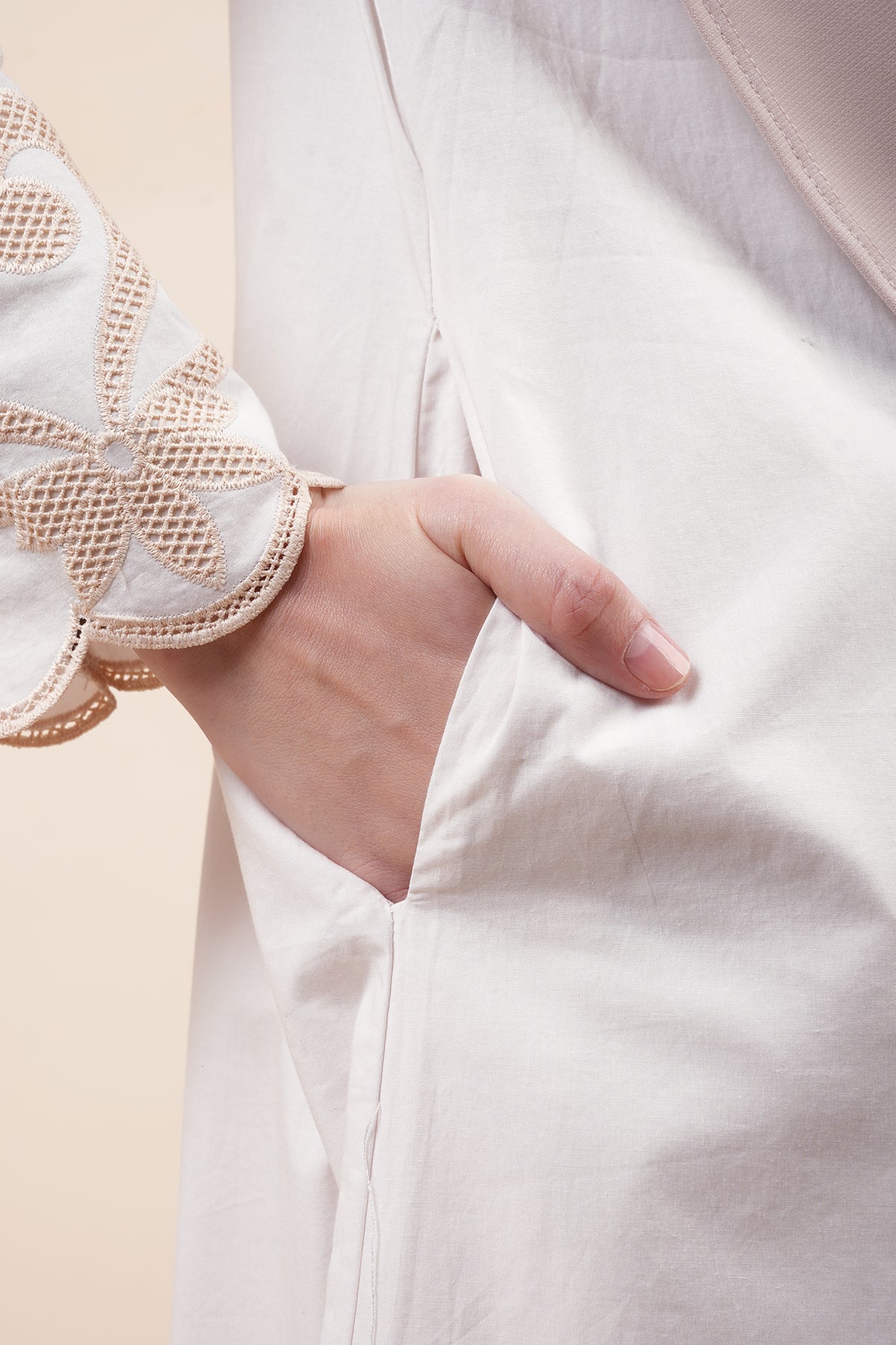Leora Embroidery Jubah - Image 11