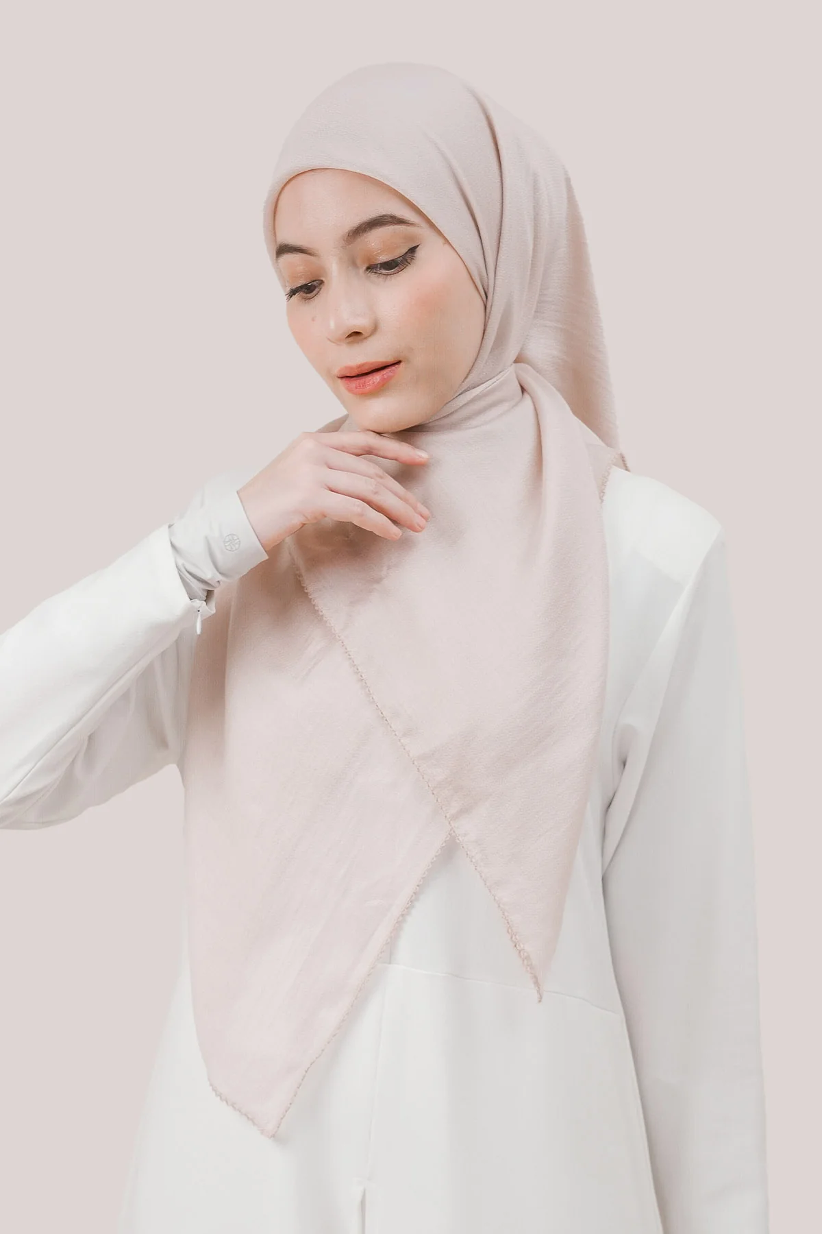 Nawal Tencel - Image 17