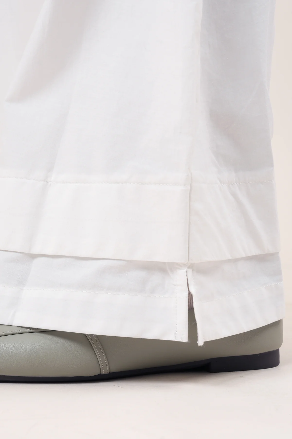 Neera Embroidery Jubah - Image 6
