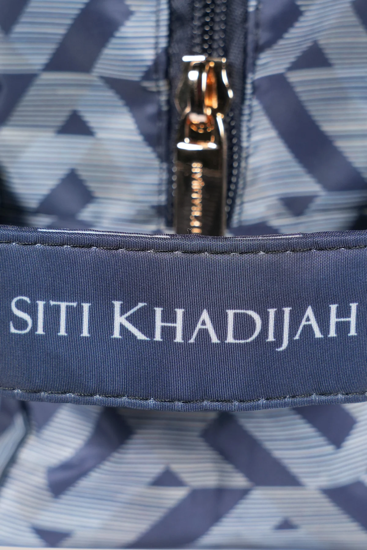 Nia Pouch Bag - Image 8