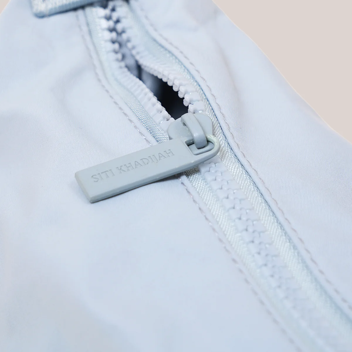 Noa Pouch Bag - Image 18