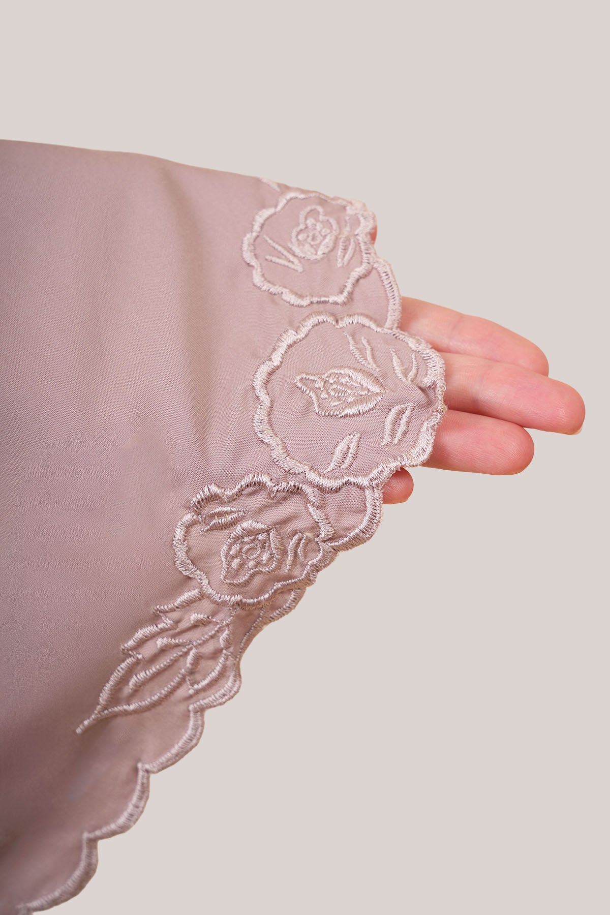 Telekung Broderie Jenna - Image 29