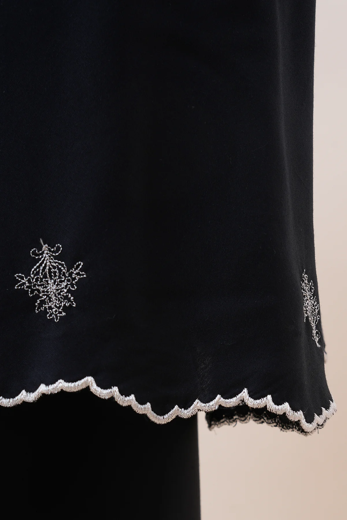 Telekung Broderie Madiha - Image 5