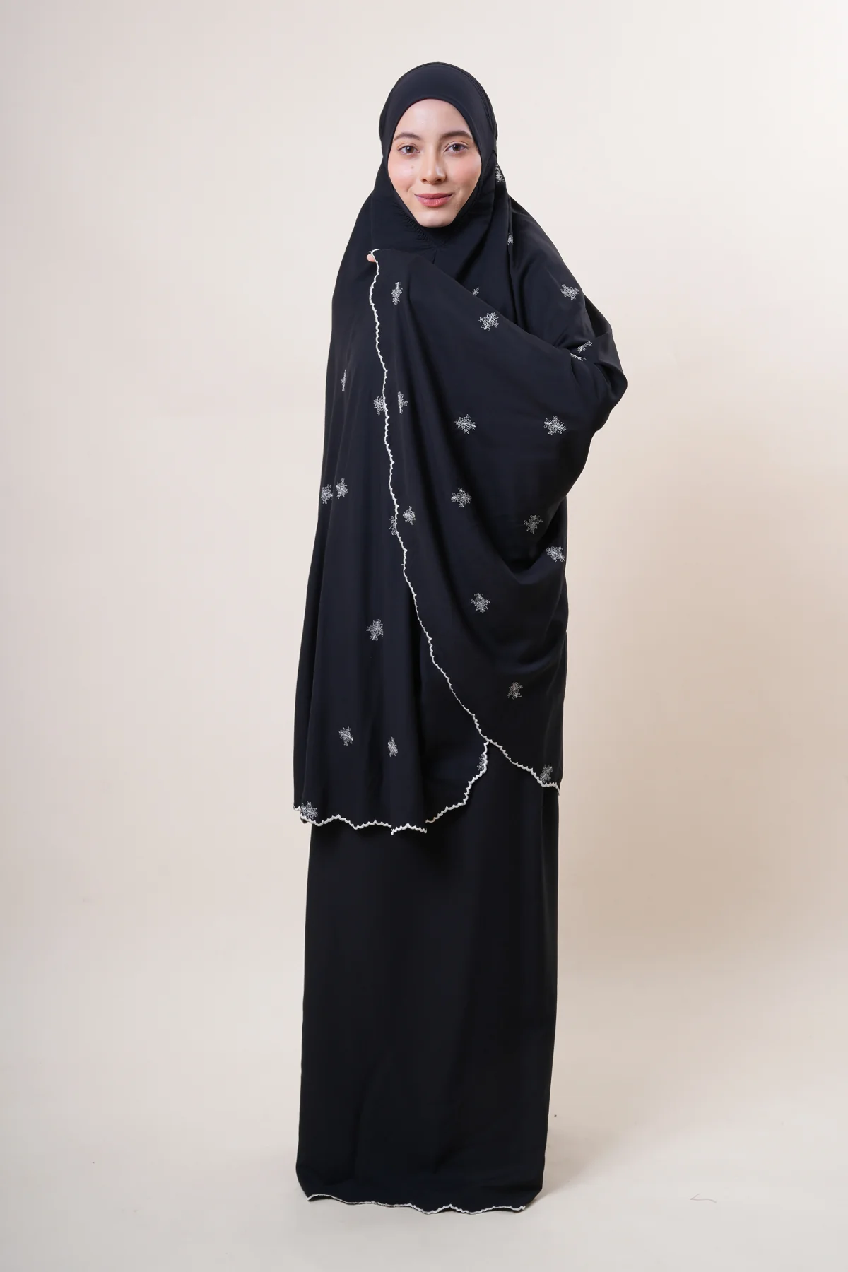 Telekung Broderie Madiha - Image 7