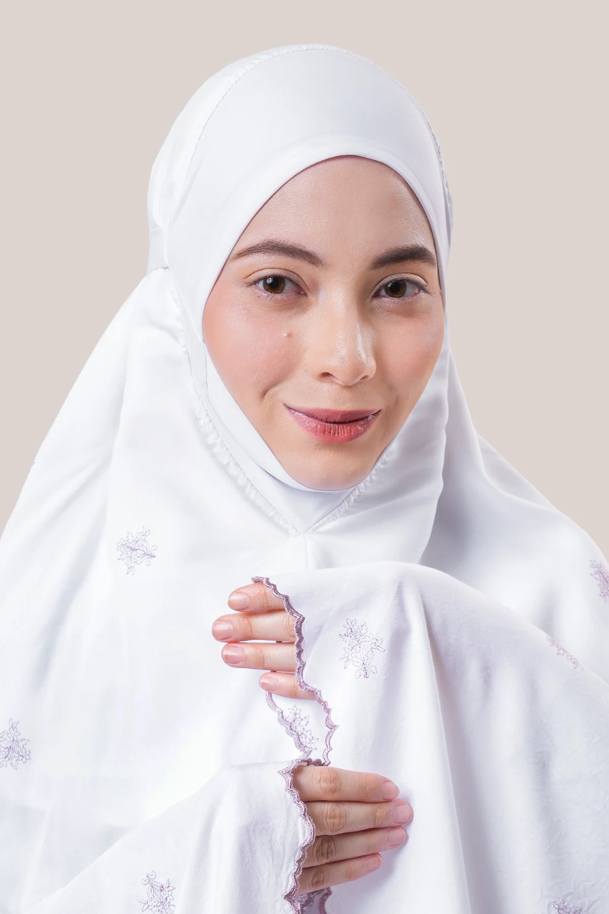 Telekung Broderie Madiha - Image 9