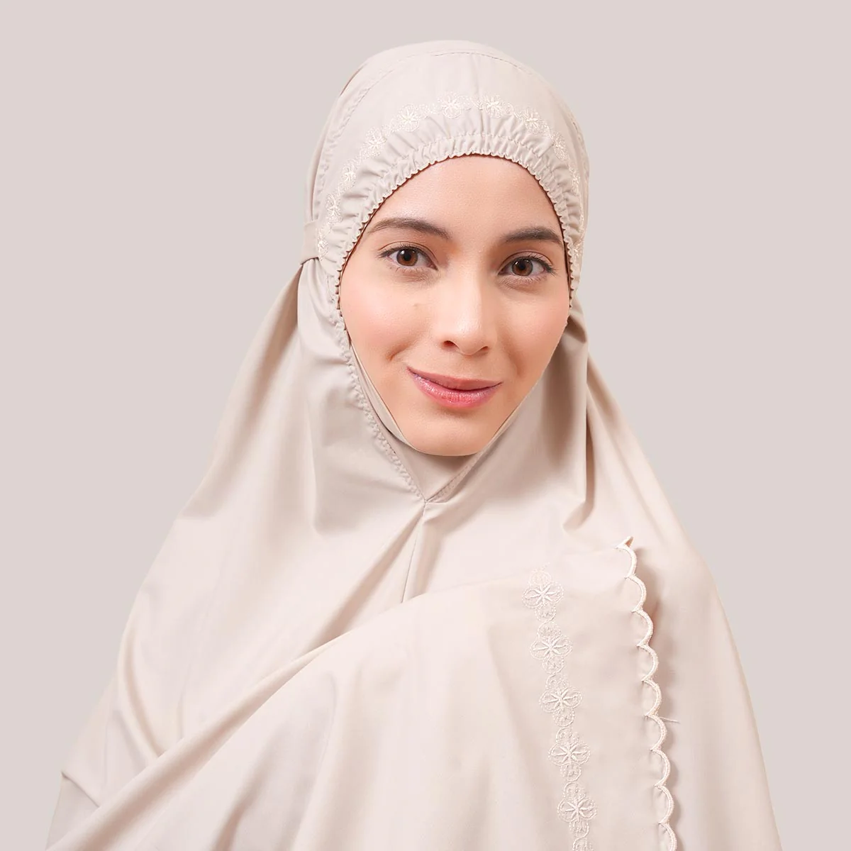 Telekung Broderie Naira - Image 10