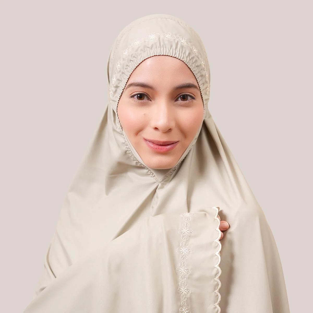 Telekung Broderie Naira - Image 2