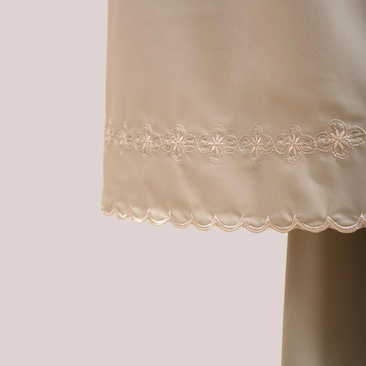 Telekung Broderie Naira - Image 4